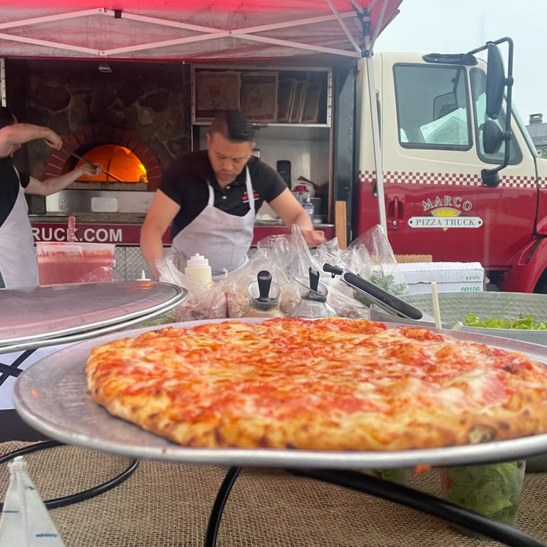 🍕 Unlimited Pizza & Salad Service